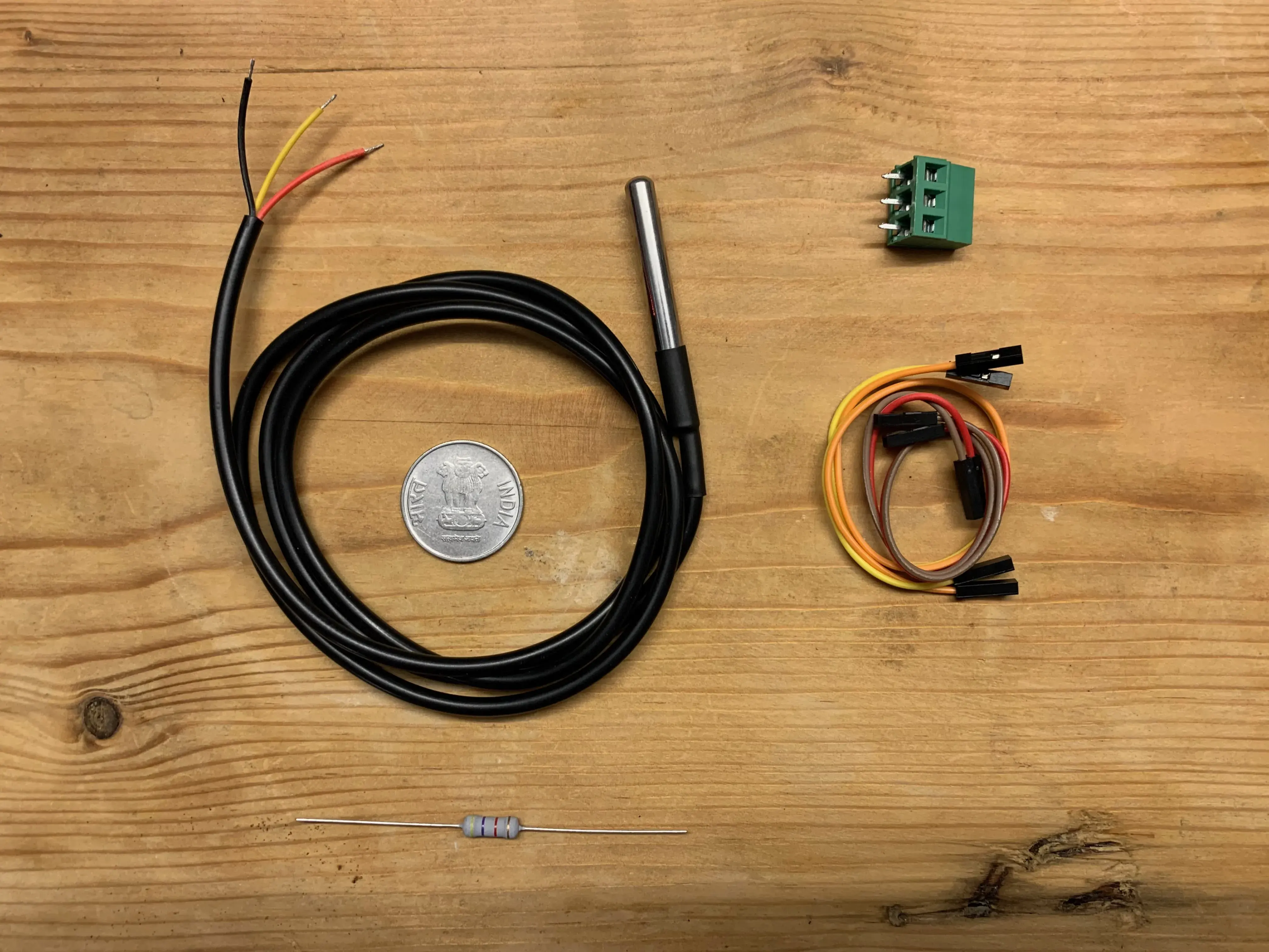 Image of the DS18B20 probe, a couple of Dupont connectors and a 4.7KΩ resistor